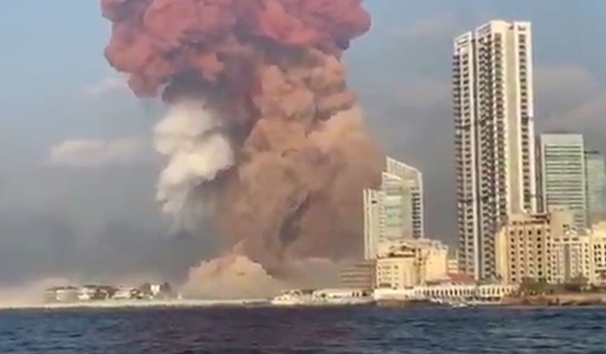 В порту Бейрута произошел мощнейший взрыв— магазин-салютов.рус